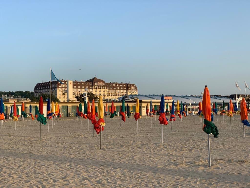 Duplex Au Coeur De Deauville Avec Vue Imprenable Et Parking Prive Экстерьер фото
